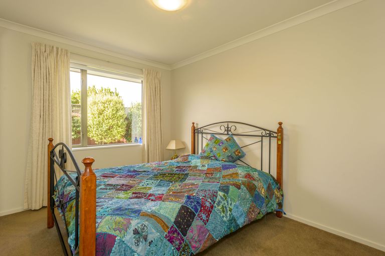 Photo of property in 33 Bottle Lake Drive, Parklands, Christchurch, 8083