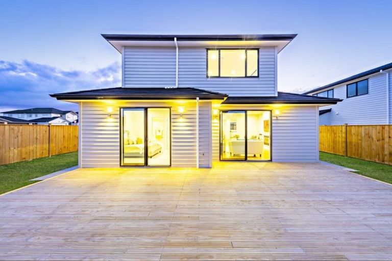 Photo of property in 4 Pahekeheke Road, Karaka, Papakura, 2113