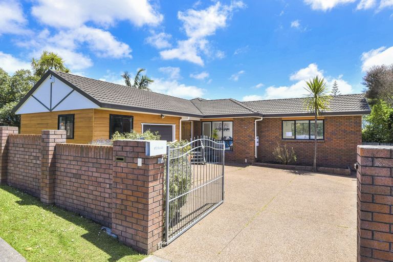 Photo of property in 5 Avonleigh Road, Green Bay, Auckland, 0604