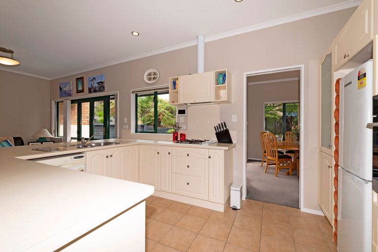 Photo of property in 5 Hoya Court, Henderson, Auckland, 0610