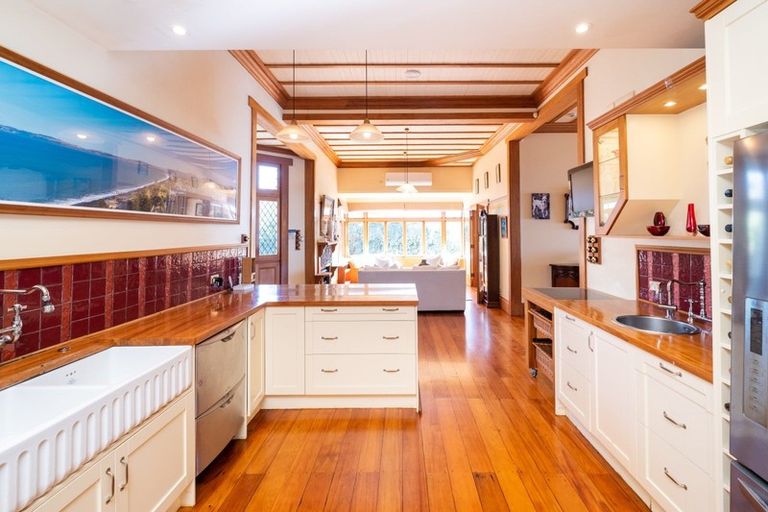 Photo of property in 16 Hukarere Road, Bluff Hill, Napier, 4110