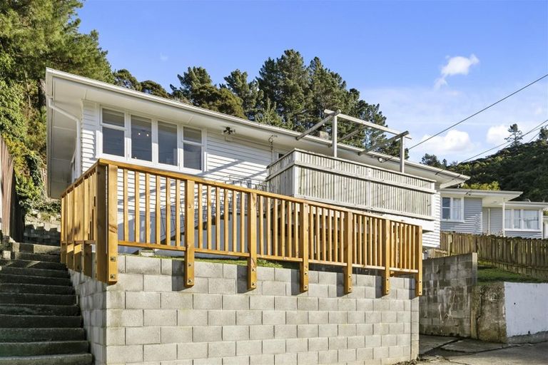 Photo of property in 47 Bird Grove, Stokes Valley, Lower Hutt, 5019