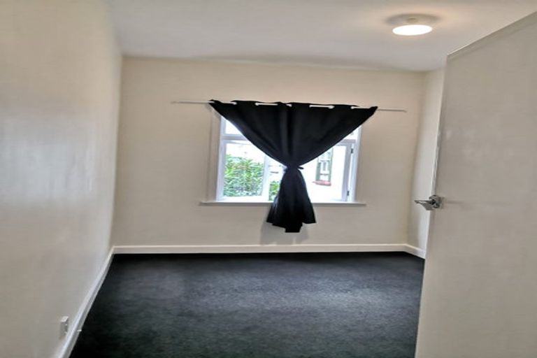 Photo of property in 6 Rixon Grove, Mount Victoria, Wellington, 6011