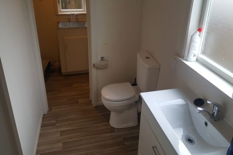 Photo of property in 163 Beach Haven Road, Beach Haven, Auckland, 0626