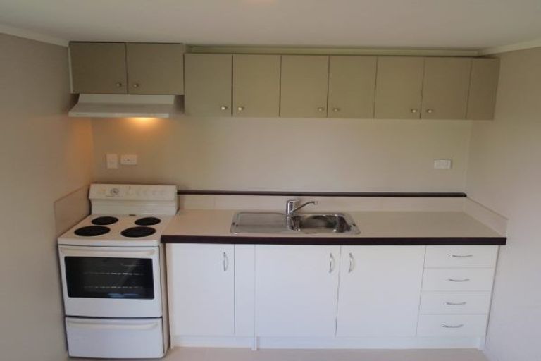 Photo of property in 1/4 Tallington Crescent, Torbay, Auckland, 0630