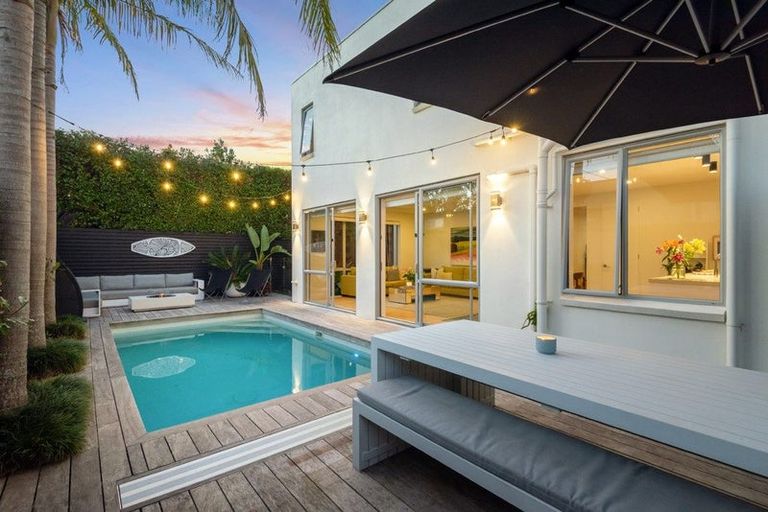 Photo of property in 15 Waitemata Road, Hauraki, Auckland, 0622