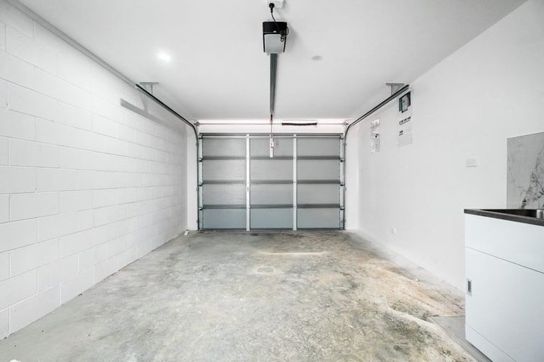 Photo of property in 74b Awaroa Road, Sunnyvale, Auckland, 0612