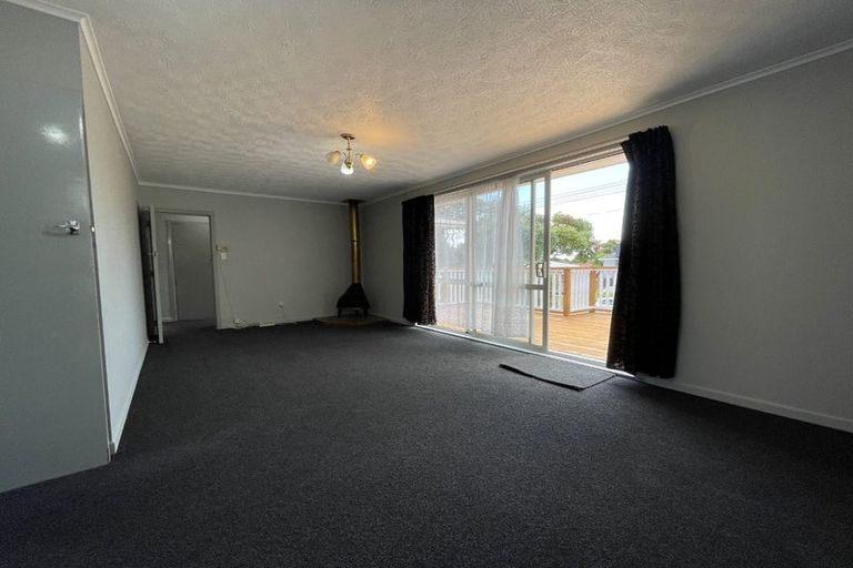 Photo of property in 10 Hinau Street, New Lynn, Auckland, 0600