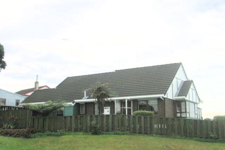 Photo of property in 1/197 Don Buck Road, Massey, Auckland, 0614