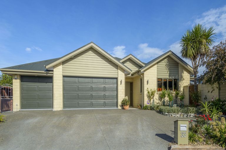 Photo of property in 33 Bottle Lake Drive, Parklands, Christchurch, 8083