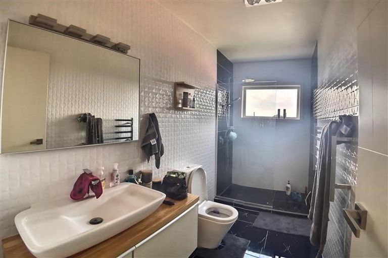 Photo of property in 11b Bank Street, Hillcrest, Auckland, 0627