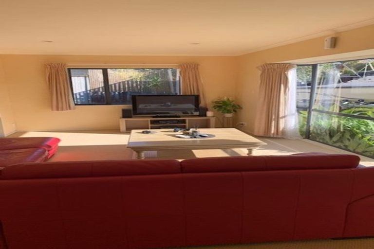 Photo of property in 10 Sayes Close, East Tamaki, Auckland, 2013