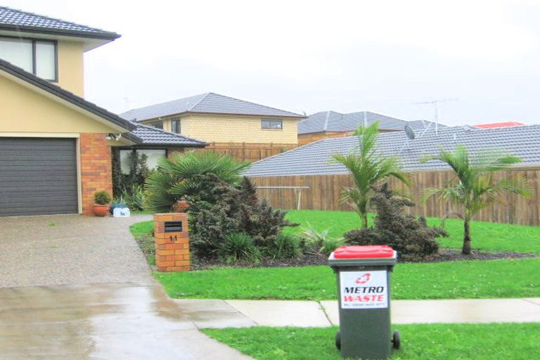 Photo of property in 11 Thomas Hamer Place, Greenhithe, Auckland, 0632