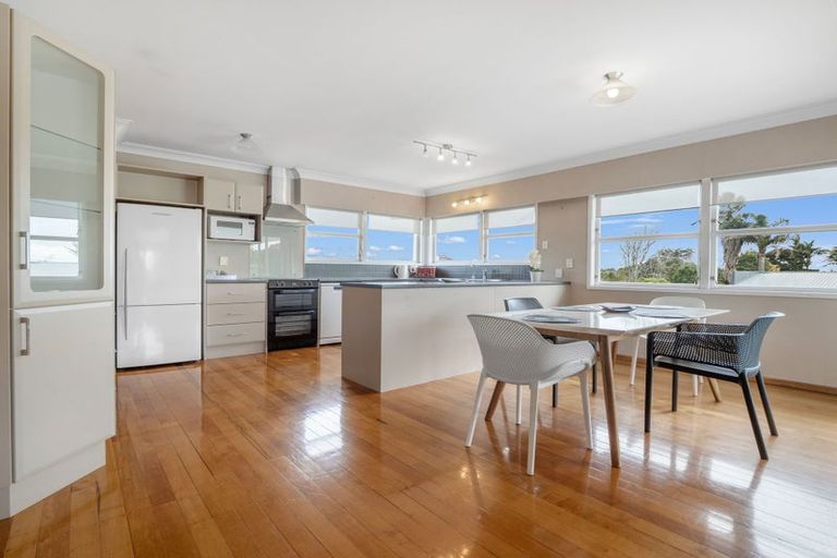 Photo of property in 12 Racecourse Road, Waiuku, 2123