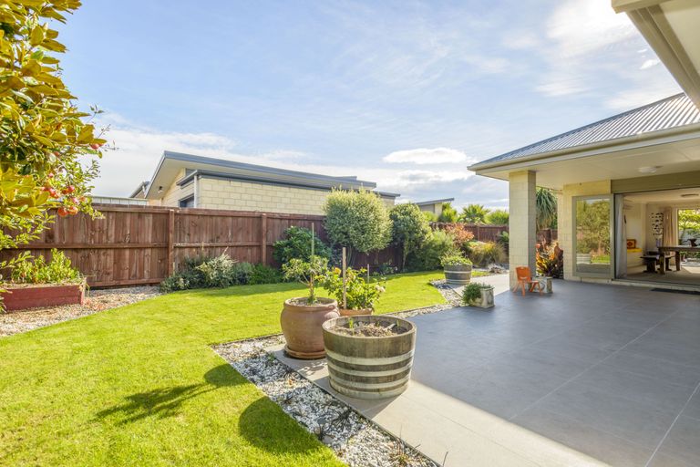 Photo of property in 33 Bottle Lake Drive, Parklands, Christchurch, 8083
