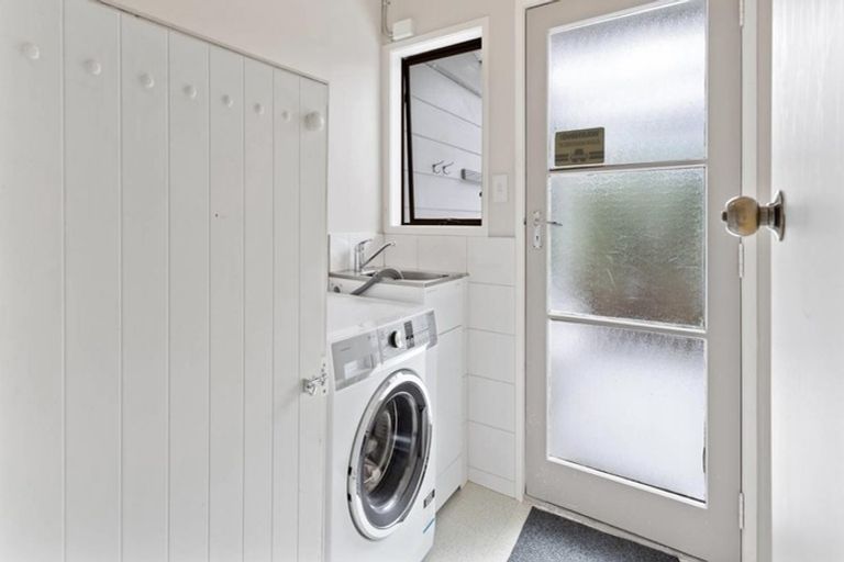 Photo of property in 30 Mannering Place, Hillcrest, Auckland, 0627