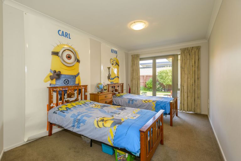 Photo of property in 33 Bottle Lake Drive, Parklands, Christchurch, 8083