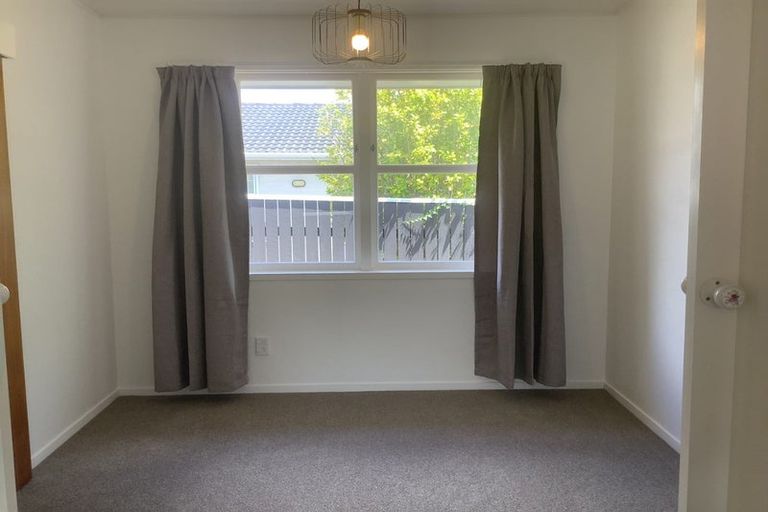Photo of property in 2/53 Ludlam Crescent, Woburn, Lower Hutt, 5010