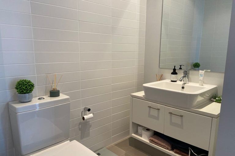 Photo of property in Sentinel Apartments, 2104/3 Northcroft Street, Takapuna, Auckland, 0622