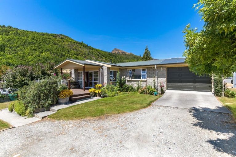 Photo of property in 35 Devon Street, Arrowtown, 9302