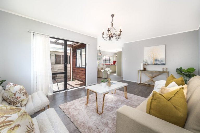 Photo of property in 2/83 Aviemore Drive, Highland Park, Auckland, 2010