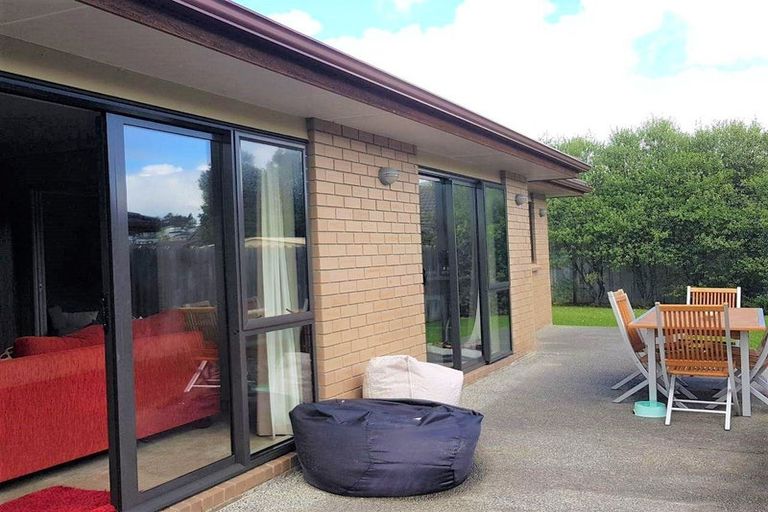 Photo of property in 19 Saltwood Street, Red Beach, 0932