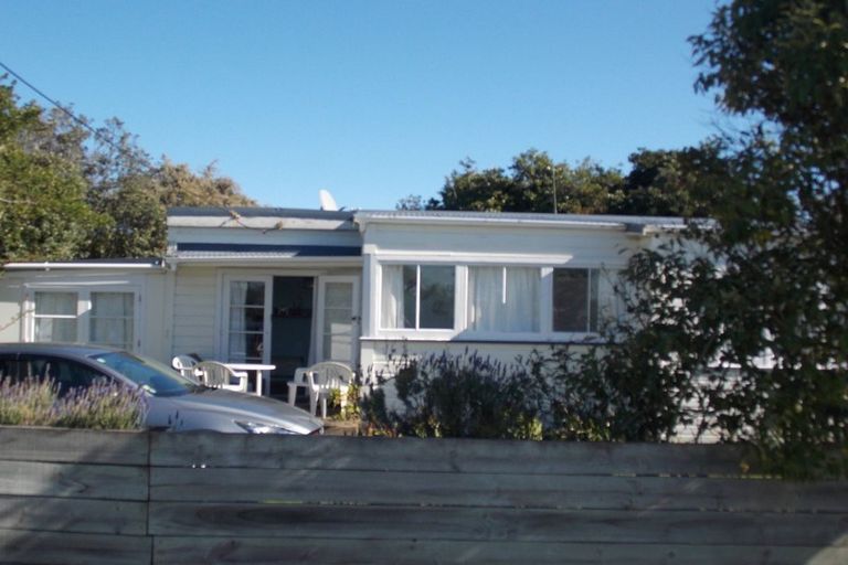 Photo of property in 24 Nuku Street, Tangimoana, 4822