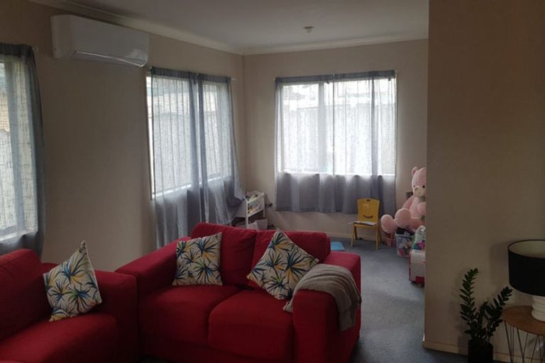 Photo of property in 3 Boderg Way, East Tamaki, Auckland, 2016