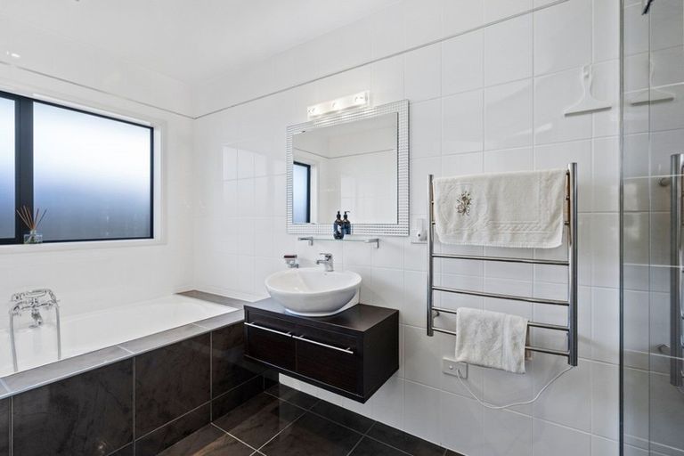 Photo of property in 2 Faber Place, Inglewood, 4330