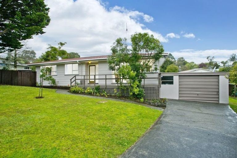 Photo of property in 15 Sequoia Place, Sunnynook, Auckland, 0620