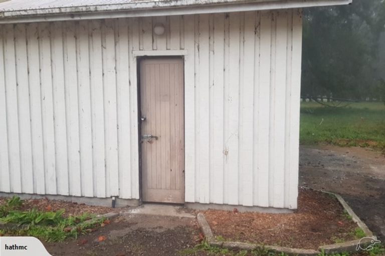 Photo of property in 876 Waitakere Road, Kumeu, 0891