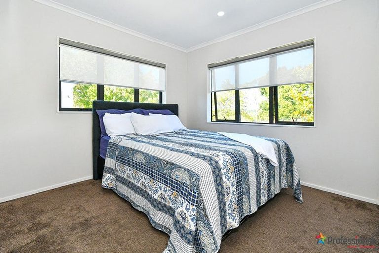 Photo of property in 4225a Great North Road, Glendene, Auckland, 0602