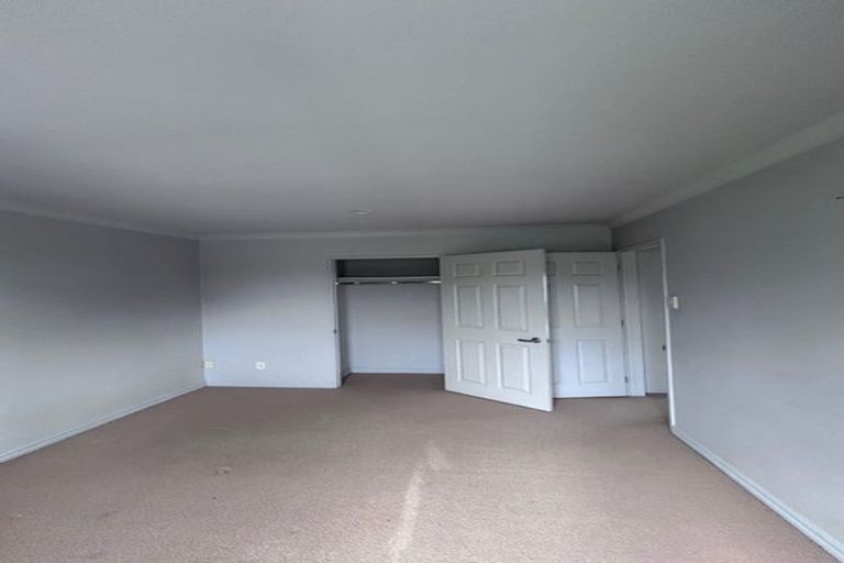 Photo of property in 42 Ballymore Drive, Pinehill, Auckland, 0632