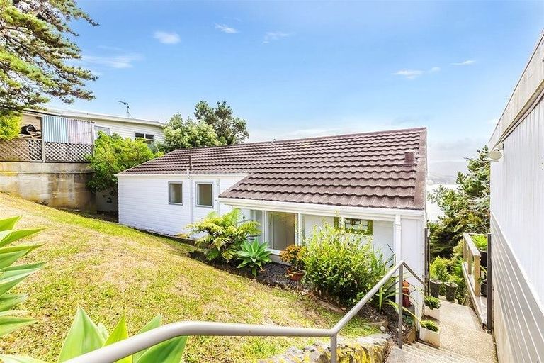 Photo of property in 97 Kahu Road, Paremata, Porirua, 5024