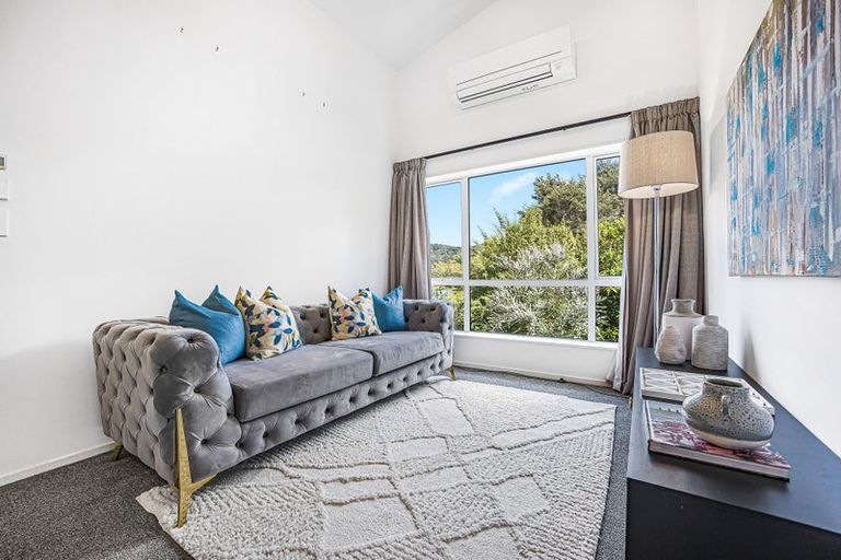 Photo of property in 28 Shah Place, Glen Eden, Auckland, 0602