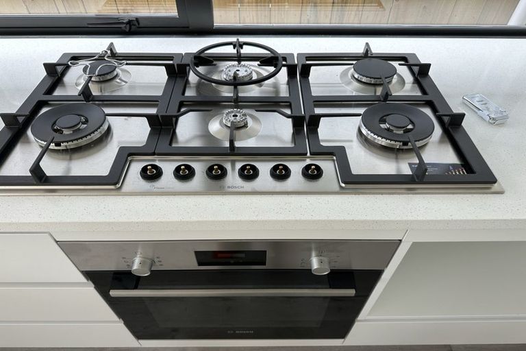 Photo of property in 16 Pohewa Road, Silverdale, 0932