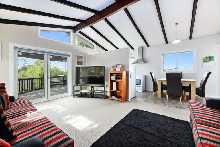 Photo of property in 1/62 Rua Road, Glen Eden, Auckland, 0602