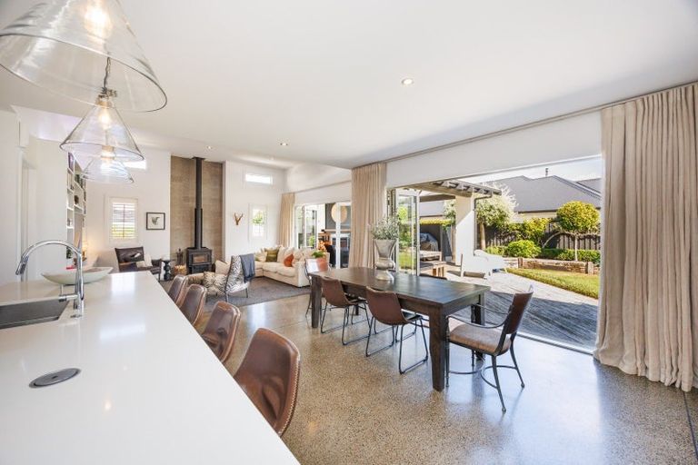 Photo of property in 5 Fairway Grove, Hokowhitu, Palmerston North, 4410