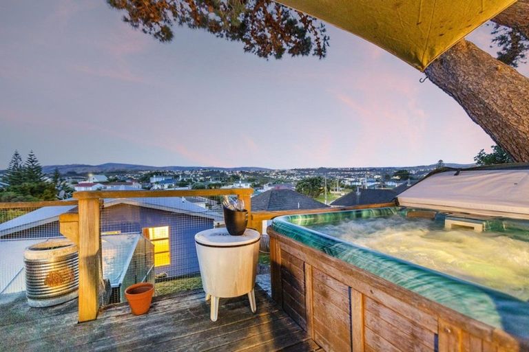 Photo of property in 44 View Road, Titahi Bay, Porirua, 5022