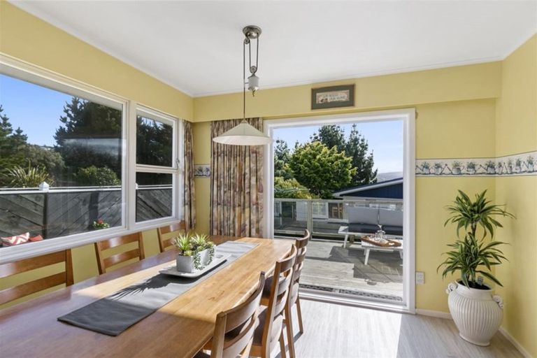 Photo of property in 18 Glen Alton Avenue, Paparangi, Wellington, 6037