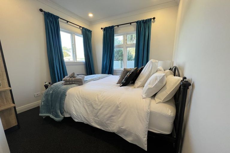 Photo of property in 1 George Hawkins Way, Martinborough, 5711