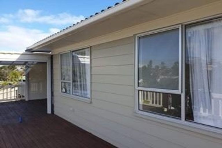 Photo of property in 14 Erica Road, Sunnynook, Auckland, 0620
