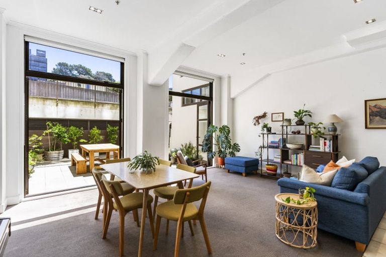 Photo of property in Augusta Apartments, 9/254 Willis Street, Te Aro, Wellington, 6011