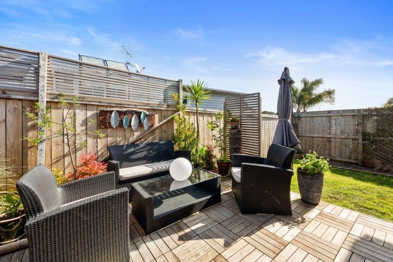 Photo of property in 2/33a Glen Road, Stanley Point, Auckland, 0624