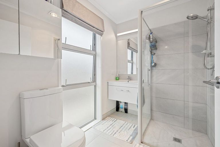 Photo of property in 14 Poutawa Lane, Clarks Beach, 2122