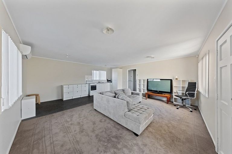 Photo of property in 1/19 Templeton Place, Clendon Park, Auckland, 2103