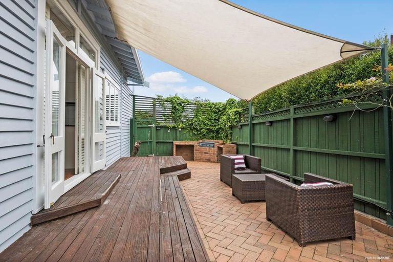 Photo of property in 1/92 East Coast Road, Milford, Auckland, 0620