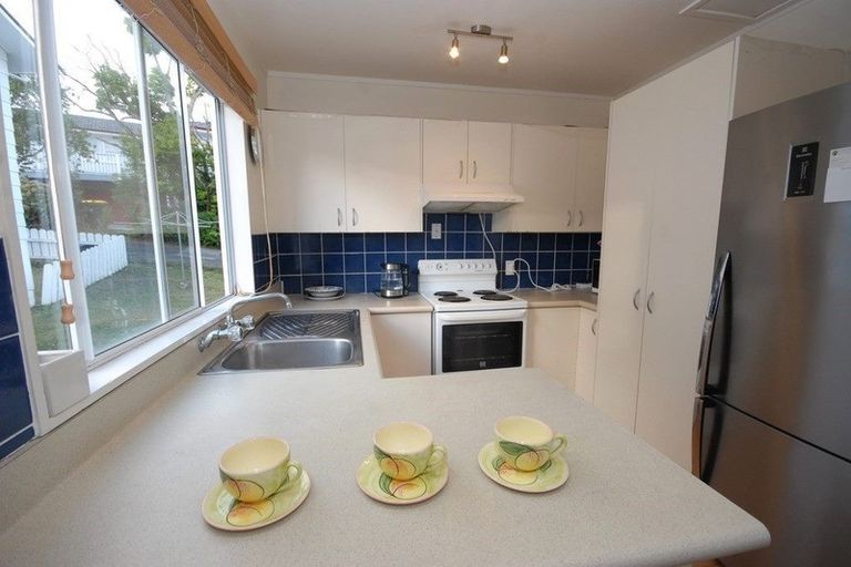 Photo of property in 2/28 Noeleen Street, Glenfield, Auckland, 0629