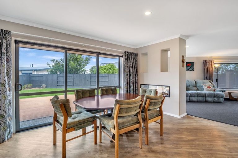 Photo of property in 3 Crabapple Close, Milson, Palmerston North, 4414