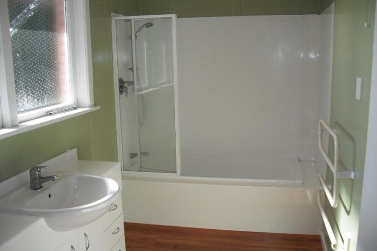 Photo of property in 140 Luckens Road, West Harbour, Auckland, 0618